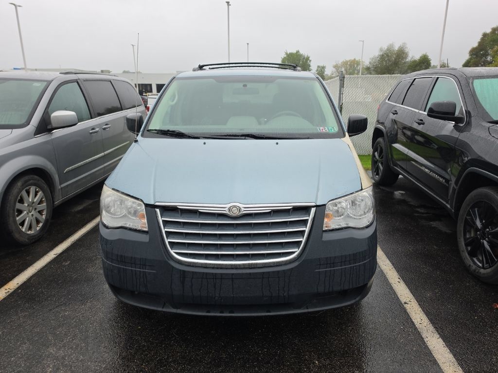 Used 2010 Chrysler Town & Country LX w/ Entertainment Group #1 FWD image 2