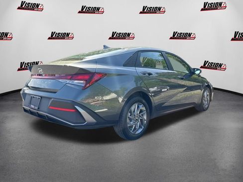 Used 2024 Hyundai Elantra SEL FWD image 5