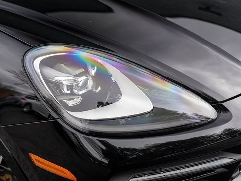 Used 2020 Porsche Cayenne image 6