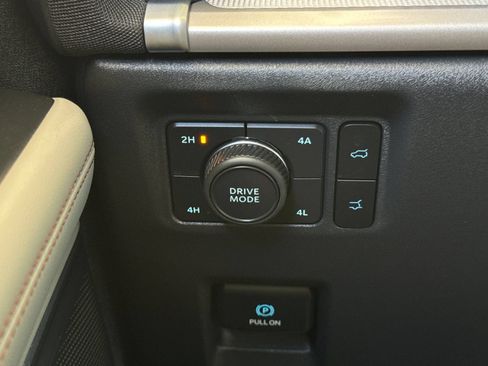 Used 2025 Ford Expedition Active AWD/4WD image 39
