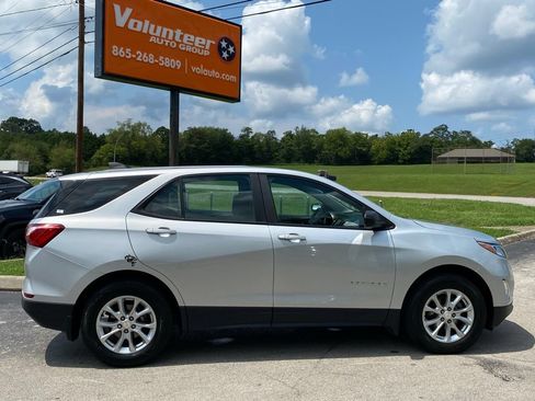 Used 2021 Chevrolet Equinox LS FWD image 13
