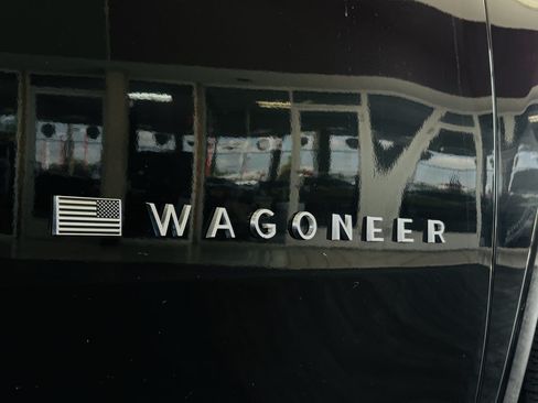 Used 2025 Jeep Wagoneer Series II AWD/4WD image 5