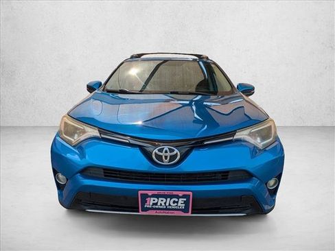 Used 2016 Toyota RAV4 XLE AWD/4WD image 2
