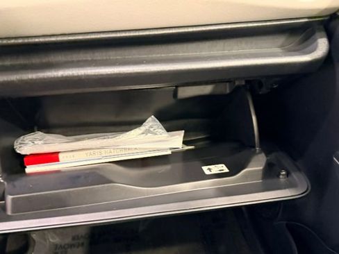 Used 2013 Toyota Yaris LE image 33