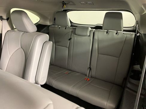 Used 2023 Toyota Highlander Limited AWD/4WD image 36