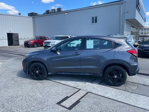 Used 2018 Honda HR-V LX image 9