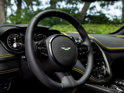 Used 2021 Aston Martin DBX AWD/4WD image 13