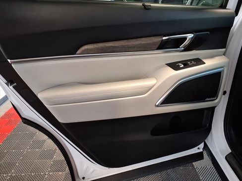 Used 2021 Kia Telluride SX w/ SX Prestige Package image 17