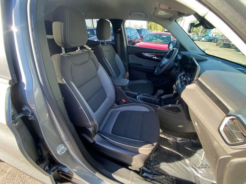 Used 2025 Chevrolet TrailBlazer LT image 36