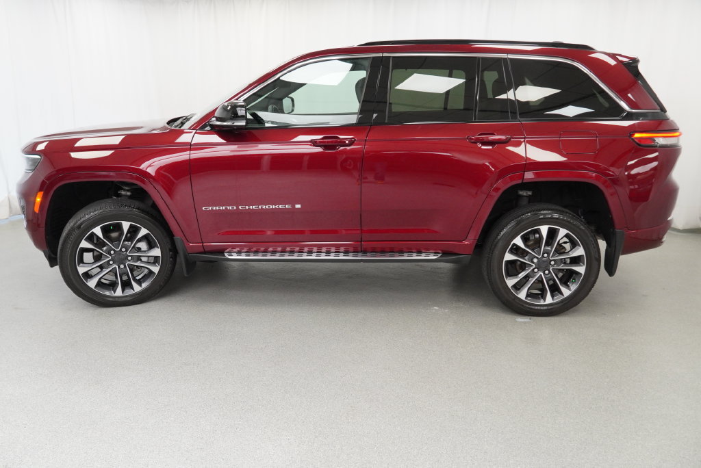 Certified 2025 Jeep Grand Cherokee Overland w/ Adv Protech Group III AWD/4WD image 30
