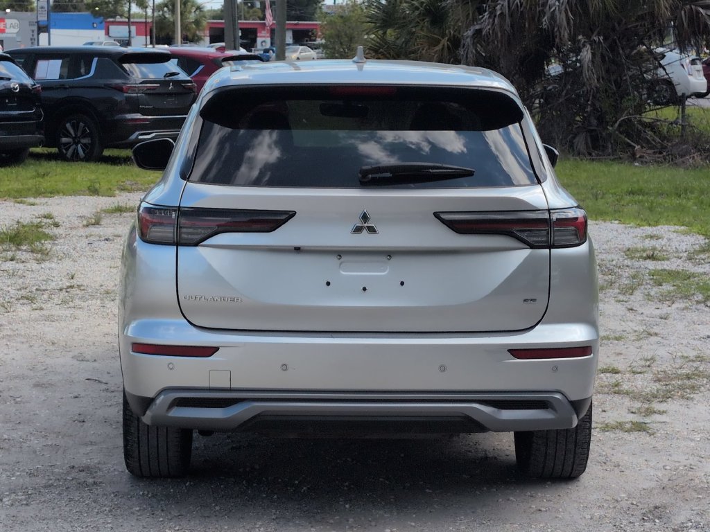 Used 2025 Mitsubishi Outlander SE FWD image 7