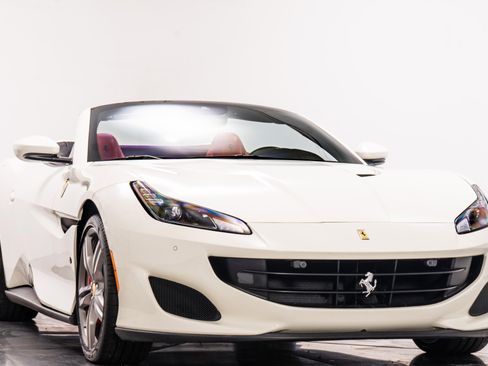 Used 2020 Ferrari Portofino image 3