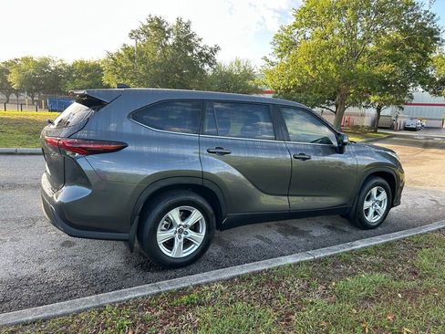Used 2025 Toyota Highlander LE image 5