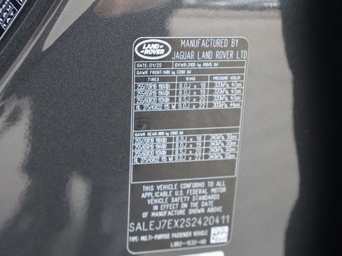 Used 2025 Land Rover Defender 110 S image 34