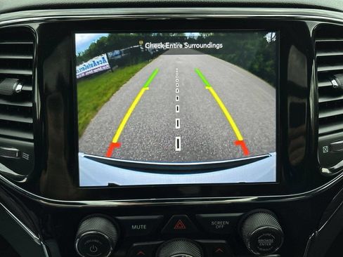 Used 2021 Jeep Grand Cherokee Overland image 18