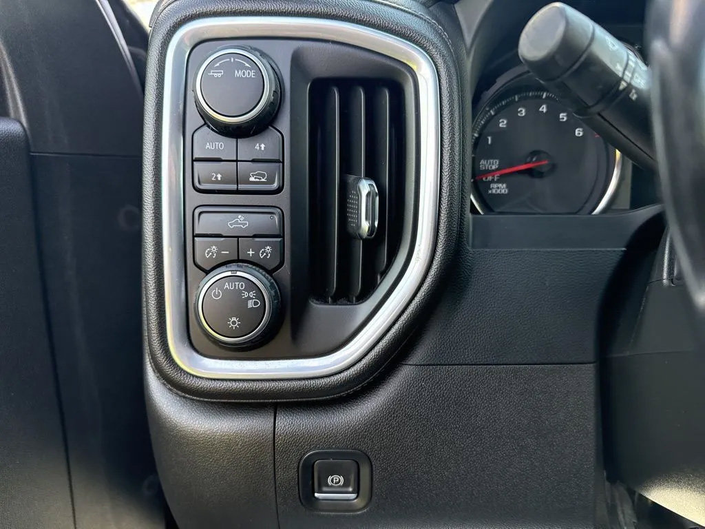 Used 2022 Chevrolet Silverado 1500 LT AWD/4WD image 19