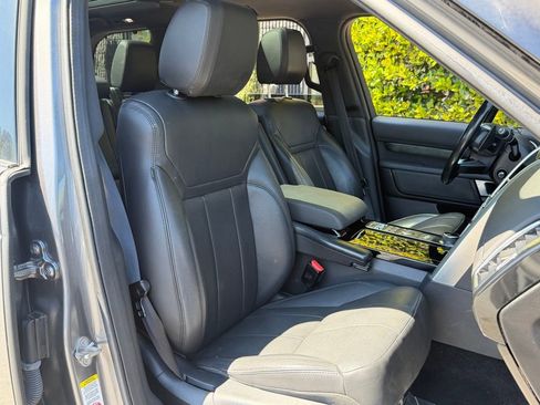 Used 2018 Land Rover Discovery HSE image 34