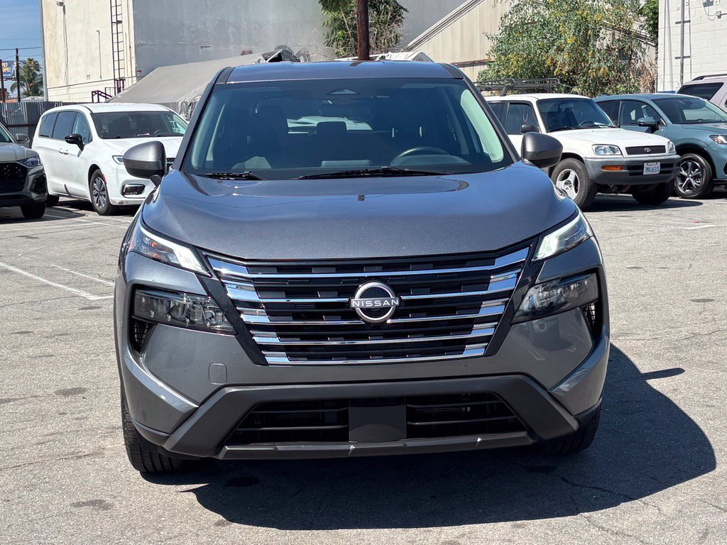 Used 2025 Nissan Rogue SV FWD image 6