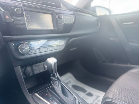Used 2015 Toyota Corolla S image 32