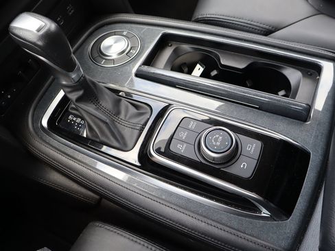 Used 2024 Nissan Armada SV RWD image 27