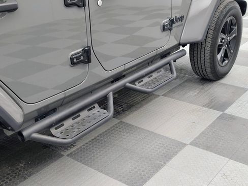 Used 2020 Jeep Wrangler Unlimited Sahara AWD/4WD image 12