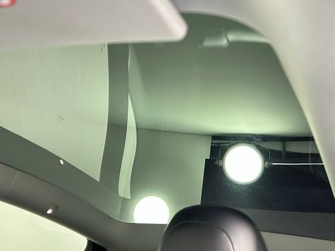 Used 2021 Tesla Model Y Long Range image 30