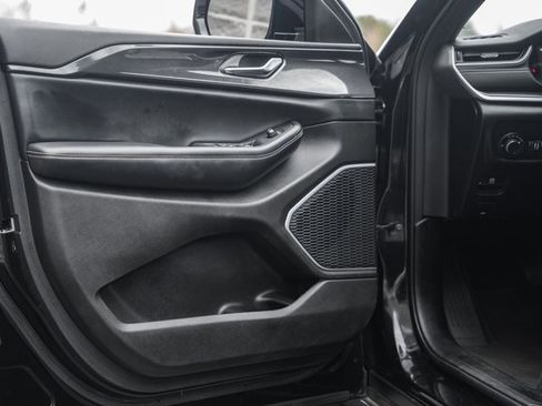 Used 2022 Jeep Grand Cherokee Altitude image 40