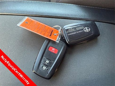 Used 2023 Toyota Highlander L image 33
