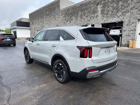 Used 2024 Kia Sorento S w/ Panoramic Sunroof Package AWD/4WD image 3