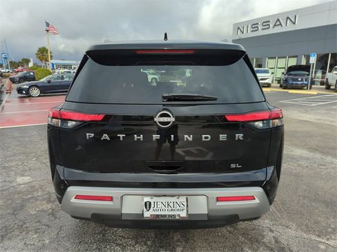 New 2025 Nissan Pathfinder SL image 5