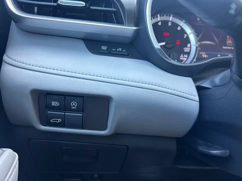 Used 2023 Toyota Highlander XLE FWD image 27