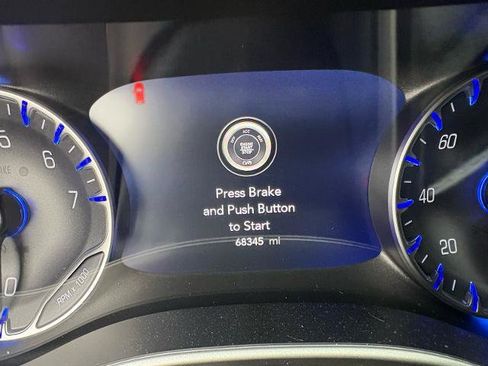 Used 2024 Chrysler Pacifica Touring-L image 7