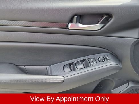 Used 2025 Nissan Altima 2.5 SV FWD image 11