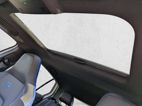 Used 2023 Volkswagen Golf R image 15