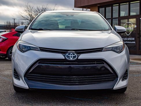 Used 2019 Toyota Corolla LE image 2
