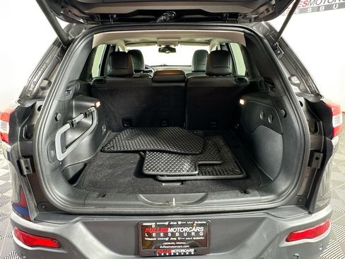 Used 2018 Jeep Cherokee Latitude Plus w/ Comfort/Convenience Group AWD/4WD image 21