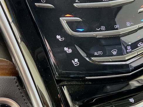 Used 2019 Cadillac Escalade Luxury AWD/4WD image 22