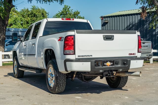 Used 2011 GMC Sierra 2500 Denali w/ Suspension Package, Off-Road AWD/4WD image 4
