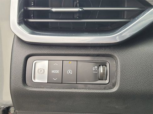 Used 2025 GMC Acadia Elevation image 29