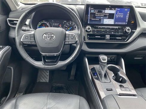 Used 2020 Toyota Highlander Platinum image 9