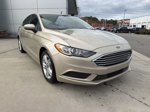 Used 2018 Ford Fusion SE w/ Fusion SE Technology Package image 1