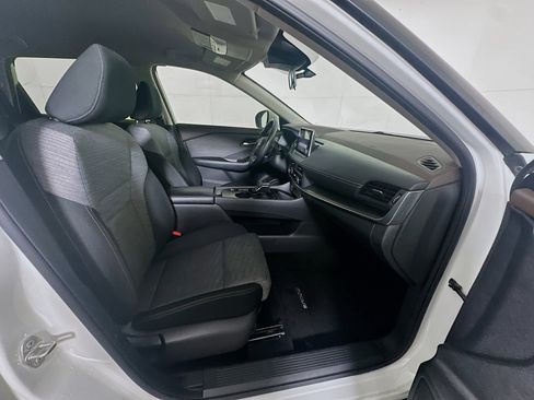 Used 2023 Nissan Rogue SV image 29