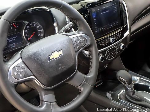 Used 2023 Chevrolet Traverse LT AWD/4WD image 15