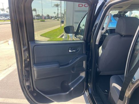 Used 2024 Nissan Frontier SV w/ SV Convenience Package RWD image 34