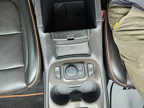 Used 2022 GMC Acadia AT4 AWD/4WD image 16