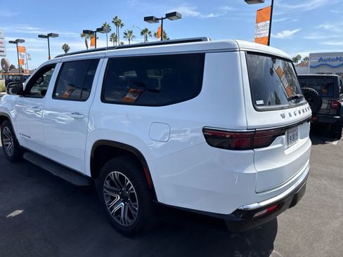 Used 2024 Jeep Wagoneer L Series II RWD image 19