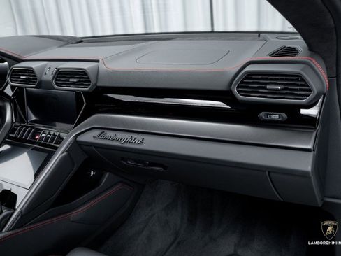 Used 2024 Lamborghini Urus S image 53
