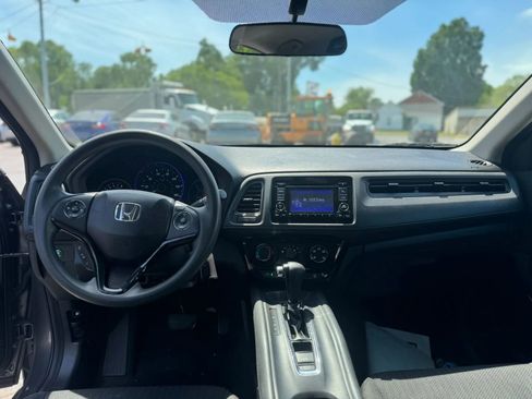 Used 2016 Honda HR-V LX image 12