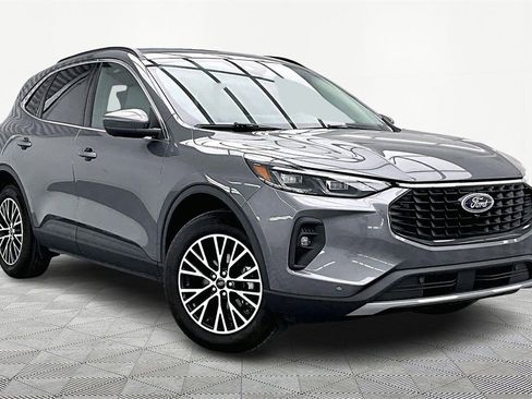 Used 2025 Ford Escape SE w/ PHEV Premium Package image 12