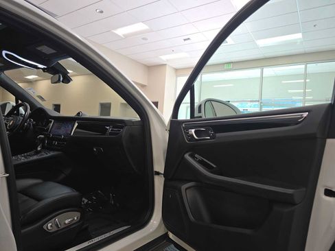 Used 2019 Porsche Macan S AWD/4WD image 29